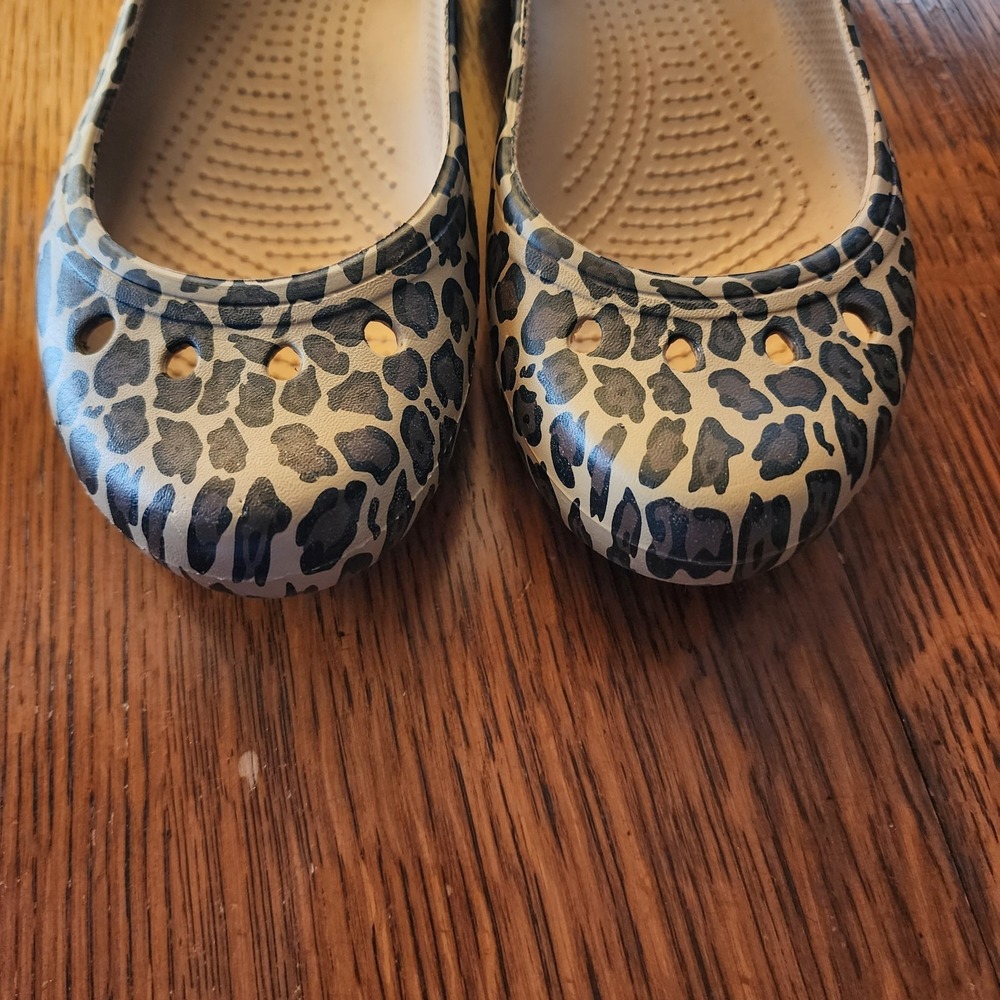 Crocs Kadee Animal Print Leopard Slip-on Womens Size 7 Ballet Flat Shoes